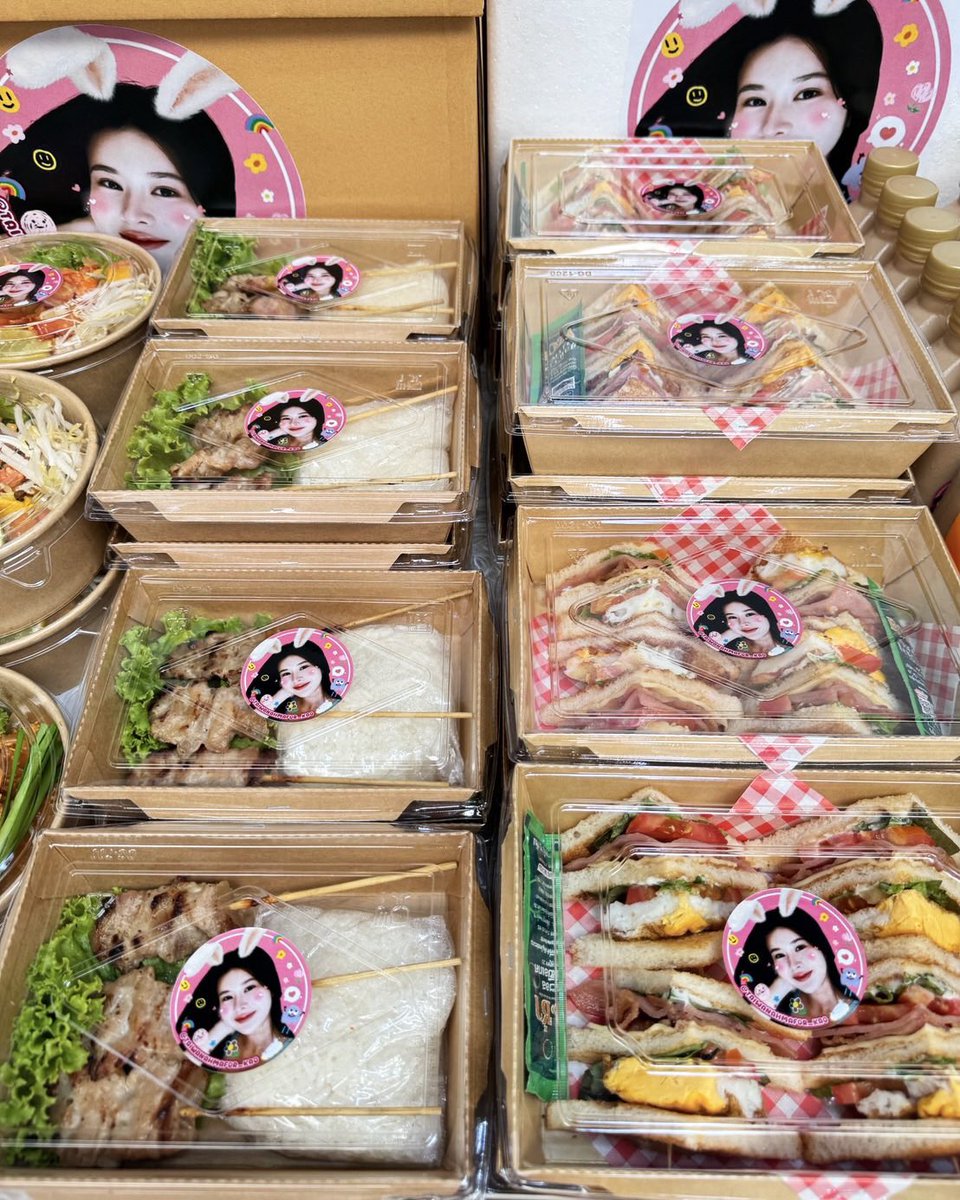 kringklong's tweet photo. Food support K.Kao supassara
from @Taiwanahmafor_kao
Thank you so so much ka 😘💕🎡
꒰ #kaosupassara | #supassra_sp ꒱
☎️ Tel. 095-1244644
📱 Line. @Kringklong64
#foodsupport #kringklongfoodbox
#snackbox https://t.co/uqYhAj5L4q