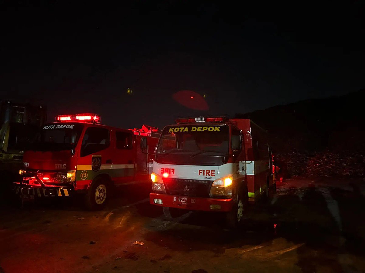 megantaylorraw's tweet photo. Penanganan kebakaran di TPA Cipayung terus dilakukan dengan pemantauan intensif demi memastikan kondisi benar-benar aman.

https://t.co/17owzsKP9q https://t.co/AptZk3GufF