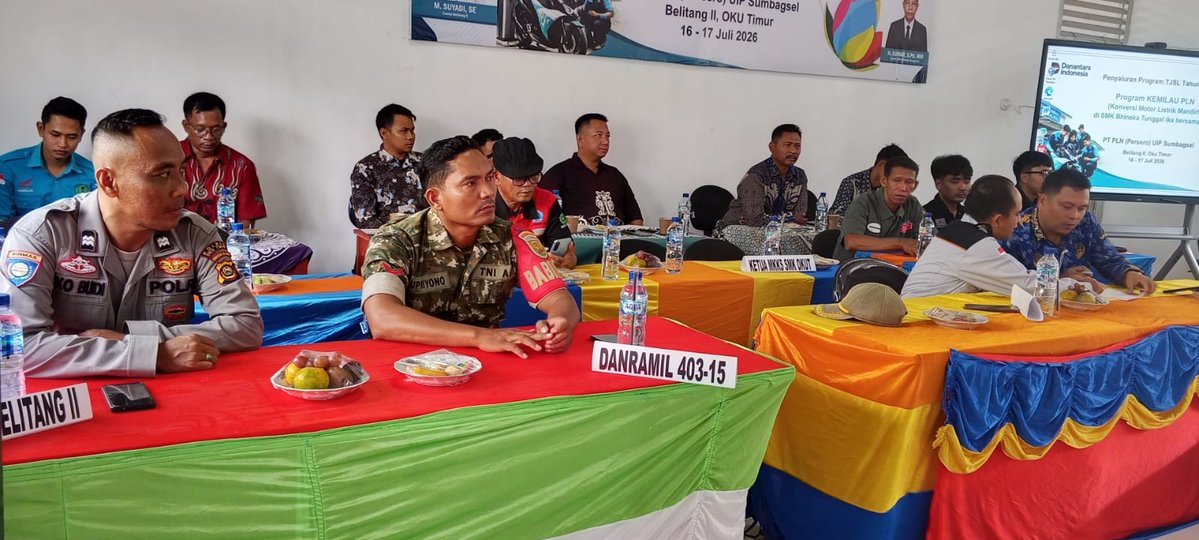 belitang_2's tweet photo. Ps. Kanit Binmas Polsek Belitang II melaksanakan kegiatan Pembukaan dan Pelatihan Program Kemilau PLN-konversi motor listrik dimandiri SMK bhineka tunggal Ika https://t.co/WiR0HajbHY