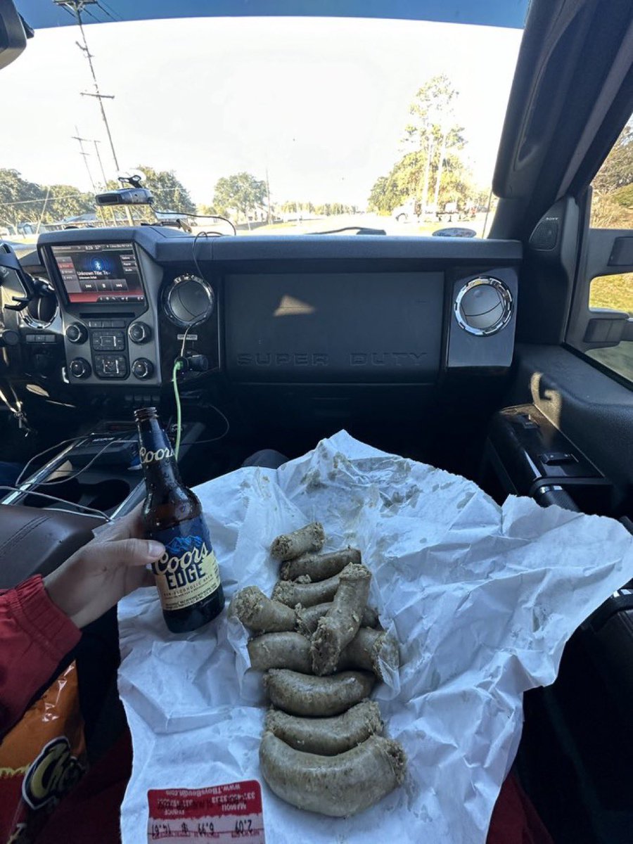 LuvDoughmas's tweet photo. @HoodiBone @legoat2348 Grub bro https://t.co/oef1EIyucP