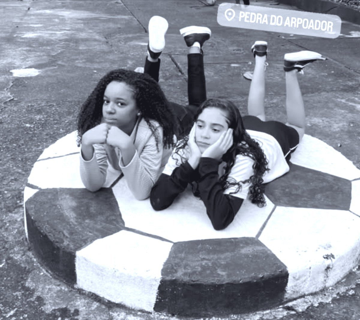 _Woleeh_'s tweet photo. Ariana grande voltou com o ex. Fechem as ruas, cancelem os voos! https://t.co/X3vH4CB0W7