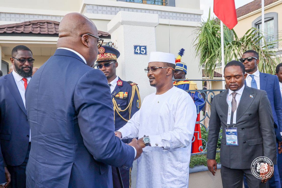hassanal_Prof's tweet photo. #Chad 🇹🇩 #Novel400 #AfricanWaterForum #DiplomaticFiasco #ACBreakdown #OneMillionChatGPT #TahirStuttering #VisaMirage2027 #EmptyChairsNDjamena 

🇹🇩CHAD IN NOVEL N°400: THE CLAN'S BREATH IN THE AIRLESS LOUNGES – OR THE FARCE OF TOUMAÏ AT THE WATER SUMMIT? 

Location: The Palace of Arts and Culture in N'Djamena, where the official air conditioners breathed their last at 11 AM, leaving international delegations sweating over cardboard folders on this memorable Wednesday, July 15, 2026. 

Theme: The clinical autopsy of the African Water Forum; the massive diplomatic boycott by regional neighbors; the stuttered speech written by French AI for one million euros; and the deceptive art of decreeing visa exemptions to mask the absolute lack of drinking water. 

CHAPTER I: THE THEATER OF THE VANISHED – WHEN THE SAHEL BOYCOTTS N'DJAMENA'S BEGGING BOWL
The curtain rises on the official platform of the "most anticipated continental rendezvous of the year 2026." Protocol had set up twenty velvet armchairs for heads of state. Only four bothered to show up: Félix Tshisekedi, a regular visitor to N’Djamena's holiday resorts; the Mauritanian president; the chief executive of Gabon; and the new president of Benin. As for the rest? An absolute diplomatic desert. Not a single leader of neighboring countries deigned to validate the staging. Neither Bola Tinubu of Nigeria, nor Faustin-Archange Touadéra of the CAR, nor General Tiani of Niger. The states of the Alliance of Sahel States (#AES), despite being primarily concerned with climate aridity, showed sovereign contempt toward the Palace's invitation. 

The Logical and Critical Analysis : What magnificence in isolation! Marshal Mahamat Kaka wanted to use this forum, funded by the World Bank, as the grand theater of his continental legitimacy. The result is a stinging rebuff. Inviting Africa to discuss the water crisis of Lake Chad without a single immediate neighbor sitting at the table is a feat that only the clan-centered diplomacy of the MPS could achieve. The message from foreign chancelleries is crystal clear: you do not design a social peace strategy with a regime that subcontracts civil war to neighboring Sudan (Novel N°398). 

Tumultuous Interrogation: How can you claim to carry "the common vision of a continent" when your immediate next-door neighbors refuse to cross your border to drink your water? Has the N'Djamena Forum given birth to a mouse or to a mirage dried up by the wind of global refusal? 

CHAPTER II: THE ALCHEMY OF CHATGPT AND THE BREAKDOWN OF AIR CONDITIONING
The second act of this Sahelian comedy plays out at the microphone of the conference hall. The Minister of State, Minister of Finance, Tahir Hamid Nguilin—who is also targeted by the buried anti-corruption complaint of the AILC (Novel N°397)—steps up to the podium. The speech begins, chopped by stutters, weighed down by repeated hesitations. In the middle of the turmoil, the unthinkable happens: the minister completely omits to greet and thank the Head of State of Benin, who is sitting right in the front row. It took a sweating protocol officer running up to slip a small piece of paper onto the lectern to repair the insult. 

Economic and Technical Analysis: Dark humor reaches stratospheric heights here. Whispers within the Ministry of Foreign Affairs reveal that this speech was hastily drafted via artificial intelligence by the French collaborators of the Concerto agency, which pocketed a contract of one million euros (nearly 650 million FCFA) to manage the public relations of this fiasco. Paying one million euros to line up World Bank abstractions about the "Nubian Sandstone" while the central air conditioning system of the hall breaks down, forcing ministers to fan themselves with their official folders, is the absolute masterpiece of Toumaï governance. They buy Parisian concepts but are incapable of keeping the fans running. 

HassaИ Al-ProfessoЯ