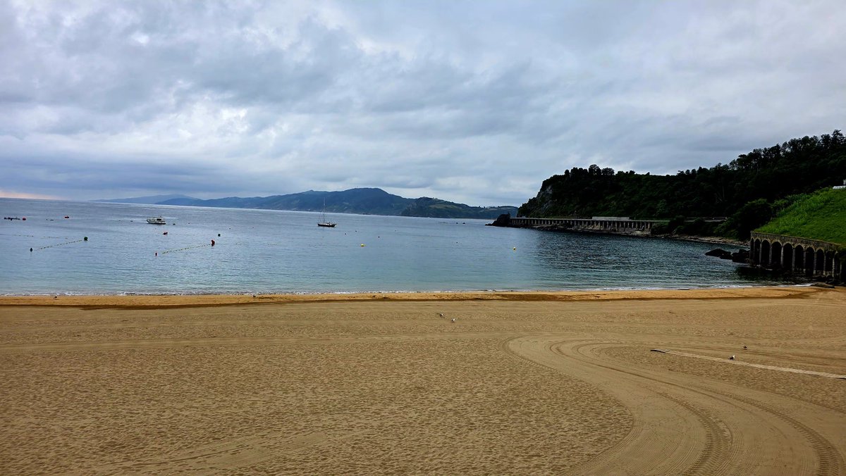 beerpredator's tweet photo. Buenos días.
#Getaria 
#Malkorbe 
#mevanasalirbranquias
#pececillos 
#snorkel 
#meahogo 
#soyunasirena 
#snorkeling https://t.co/BLMN4TS94V