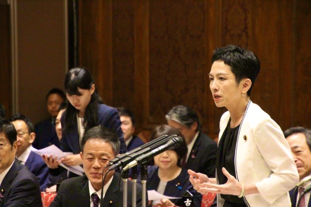 renho_sha's tweet photo. 【今上陛下と36-38親等の隔たりがある、遠い血筋の男子を養子にして、その息子を皇位継承資格者にするよりも「陛下と1親等、直系長子であられる内親王殿下、女性天皇の実現を議論するべきではないでしょうか」】

私は憲法に規定する世襲の原則を重んじるべきと考えます。 https://t.co/hD1ZUyOgyl
