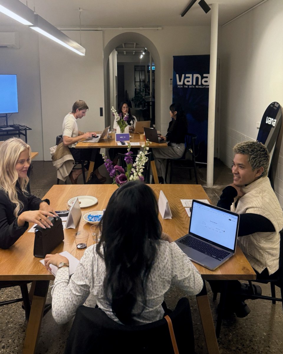 vana tweet media
