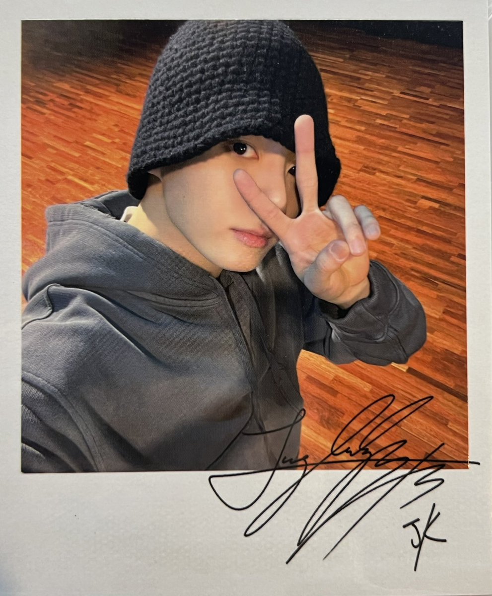 jeongoldenlight's tweet photo. Jungkook Polaroids are something else <3 https://t.co/Nb9l77Ar5l