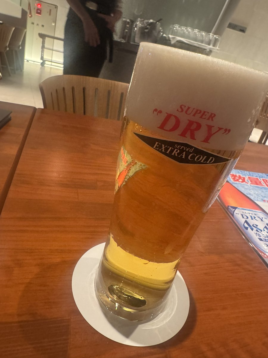 xryoc05x's tweet photo. 仕事なかなかにしんどくて夢にまでみるくらいキテルのですが、かわいいこに癒され、1人で🍺をのみ、あ、ストレス発散してるゾを体感中。だいじ。夜旦那っちにも付き合ってもーーーらおっ🙄❤️ https://t.co/lG5GtLkWq1