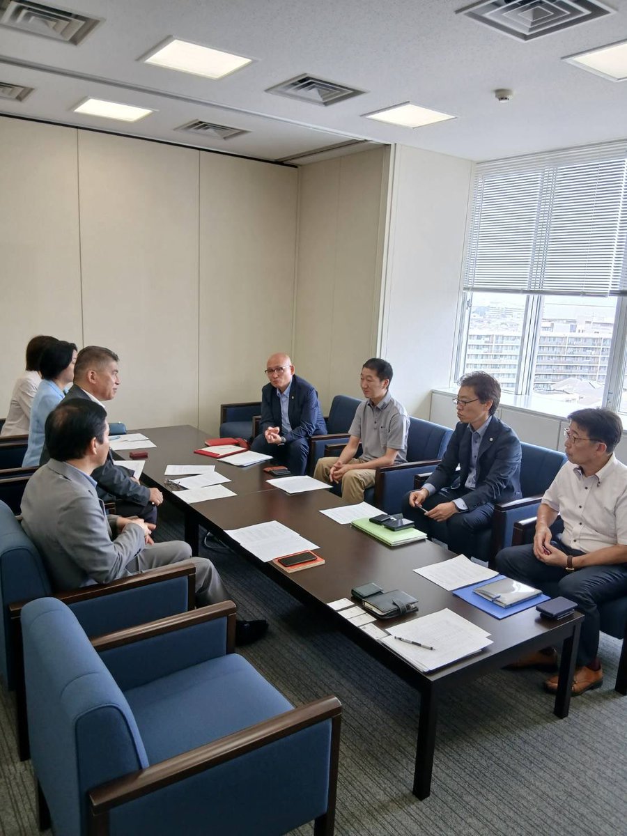 hotmailakisawa's tweet photo. 神奈川県行政書士会平塚支部の皆さんと意見交換。
遺言や終活など、まちの法律家として、さまざまな事案に対応されている行政書士のみなさま、さらに市民生活にとって利便性が高まるよう、さまざまな提案をしてまいりたいと思います。 https://t.co/SEcvdg5MHx