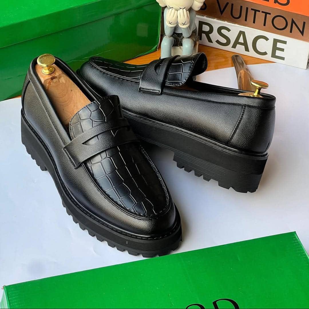 OLUWADAMILOLA {FOOTWEAR'S VENDOR} tweet media