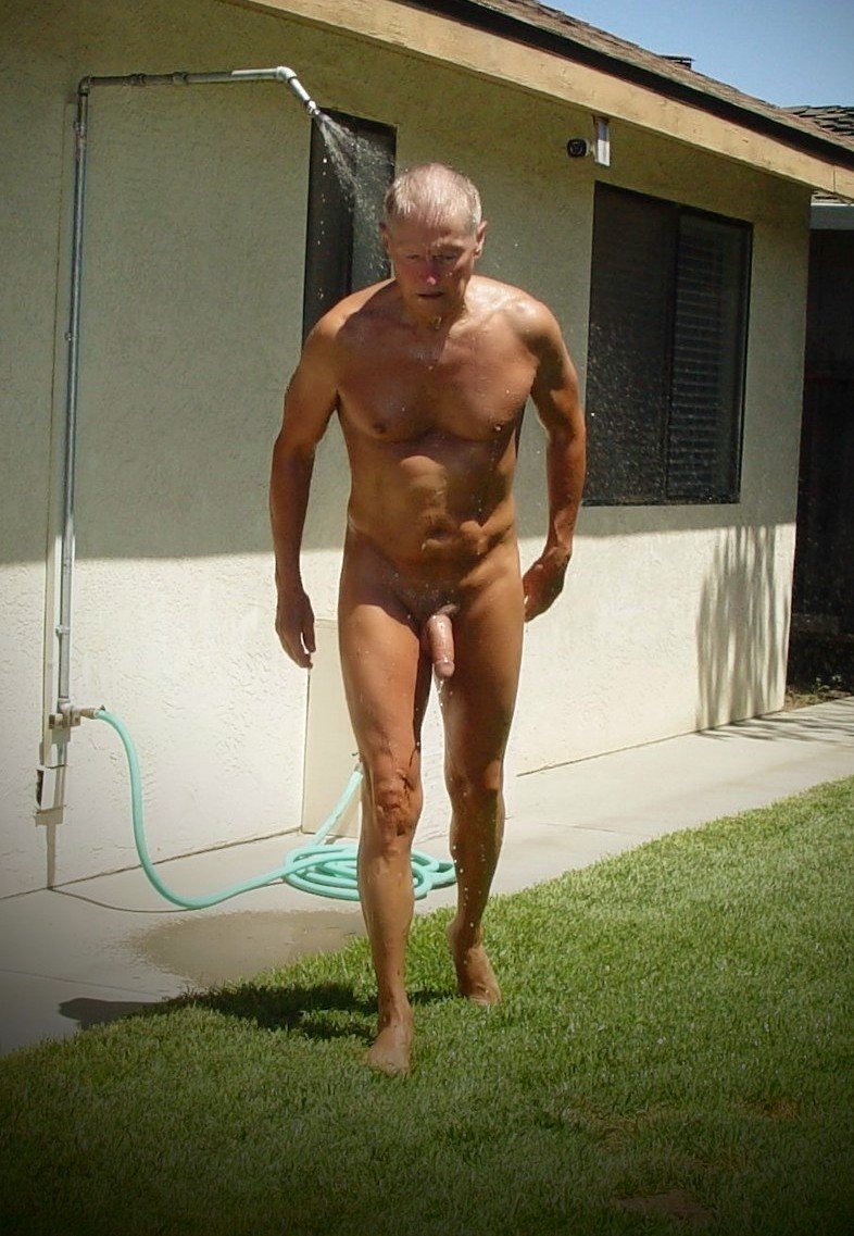 XNT7007's tweet photo. After his morning swim dad would shower outside before going to work in the summers. 🚿☀️ https://t.co/oHihM1Fuhr