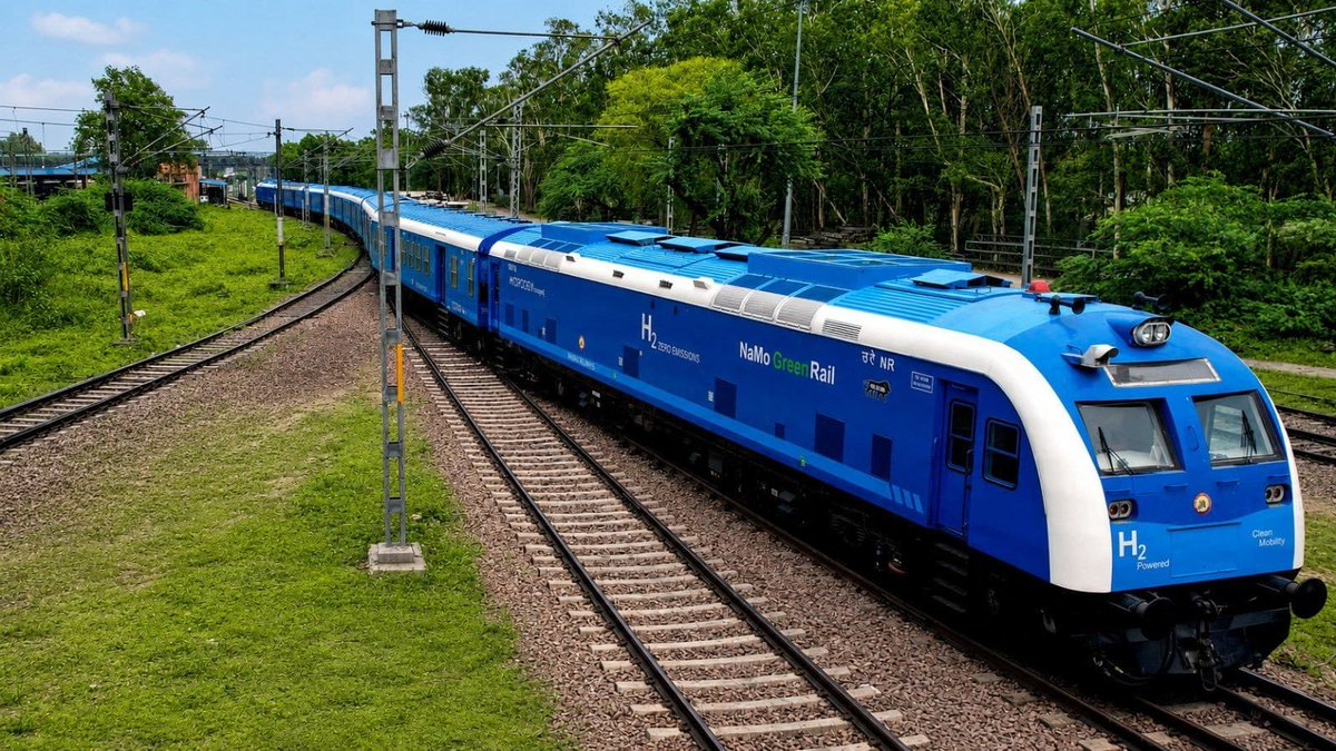MasterMind49534's tweet photo. By eliminating carbon emissions at the point of use, hydrogen-powered trains drastically reduce our dependence on fossil fuels. This is a monumental step forward in India’s journey toward sustainable development. #Hydrogen_train https://t.co/S9zcYXdgYW