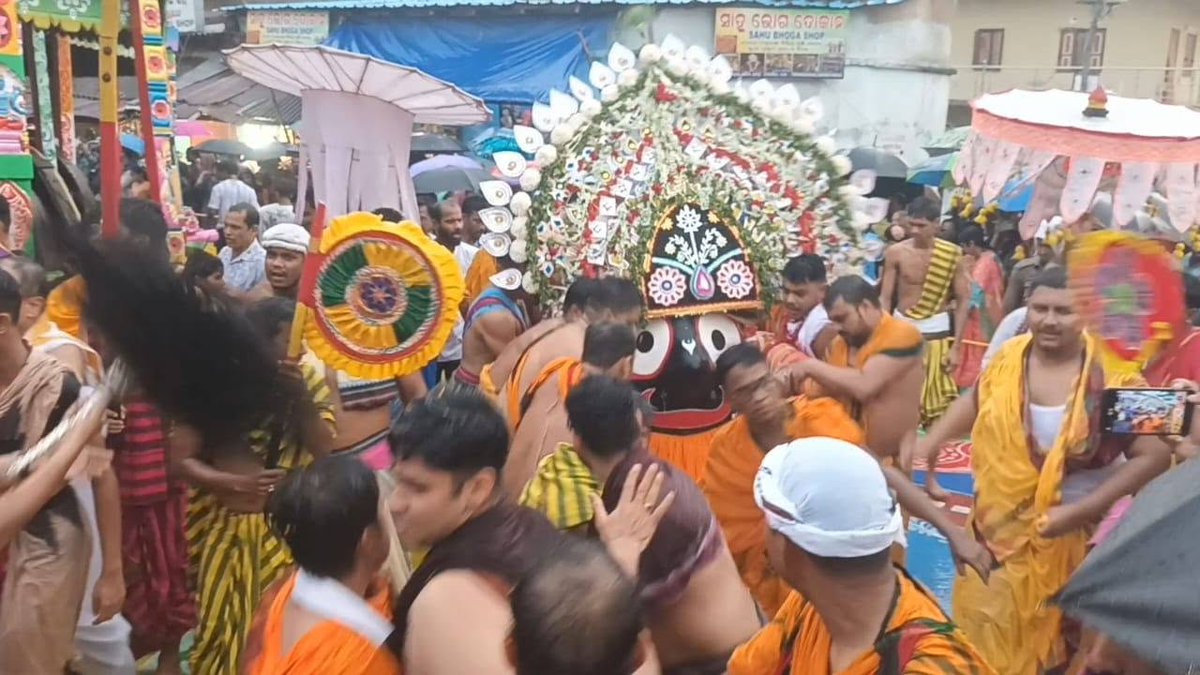 KJagadeb's tweet photo. ବିଶ୍ୱ ନିଆନ୍ତଙ୍କ ବେନି ନୟନ ଦର୍ଶନରେ କୋଟି ପୁଣ୍ୟ ଲାଭ ହୋଇଥାଏ। ଦେଖ ଦେଖ କାଳିଆ ସାଆନ୍ତଙ୍କୁ ଟିକେ ଦେଖ 🙏 https://t.co/gHDCMrAjqM