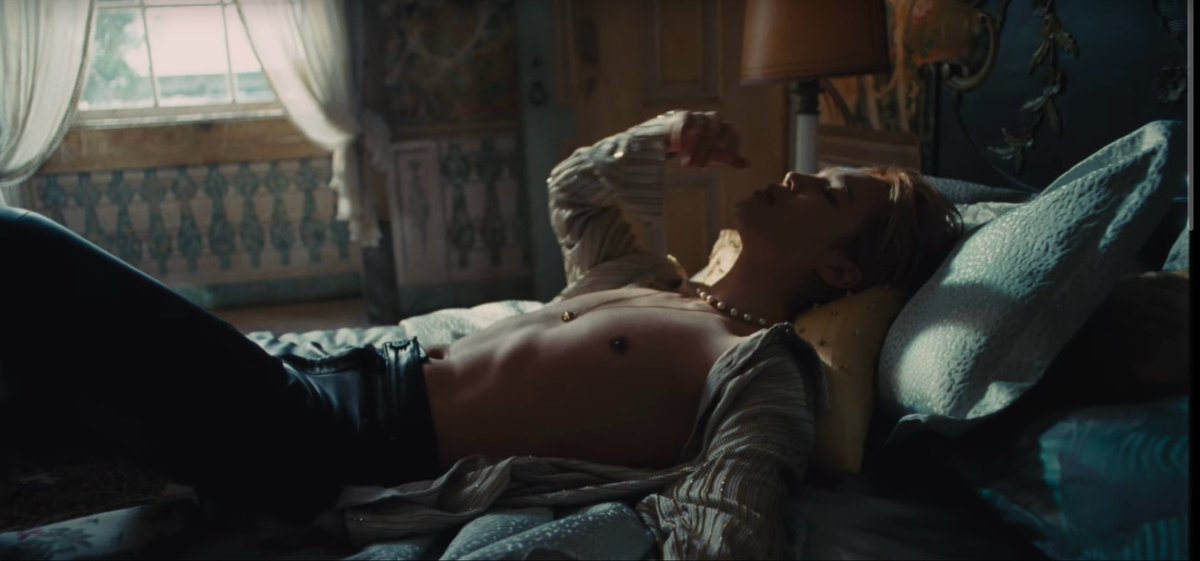 MySevenKings13's tweet photo. FUCK MY ACTUAL LIFE. I CAN’T BREATHE ANYWAY. https://t.co/h6lj9lIP3H