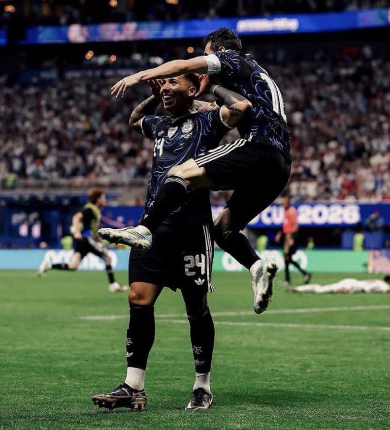 kemimoo4's tweet photo. Show me a ronaldo pics of this celebrating is teammate goal and i will deactivate https://t.co/dIbrk5ru6h
