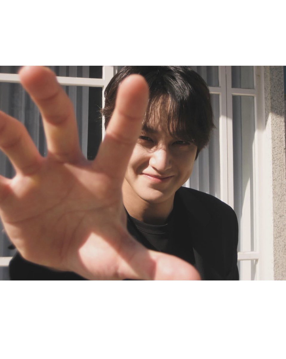 ACTORKlMBUM's tweet photo. TGIF, everyone. https://t.co/X2GFYJOFHU