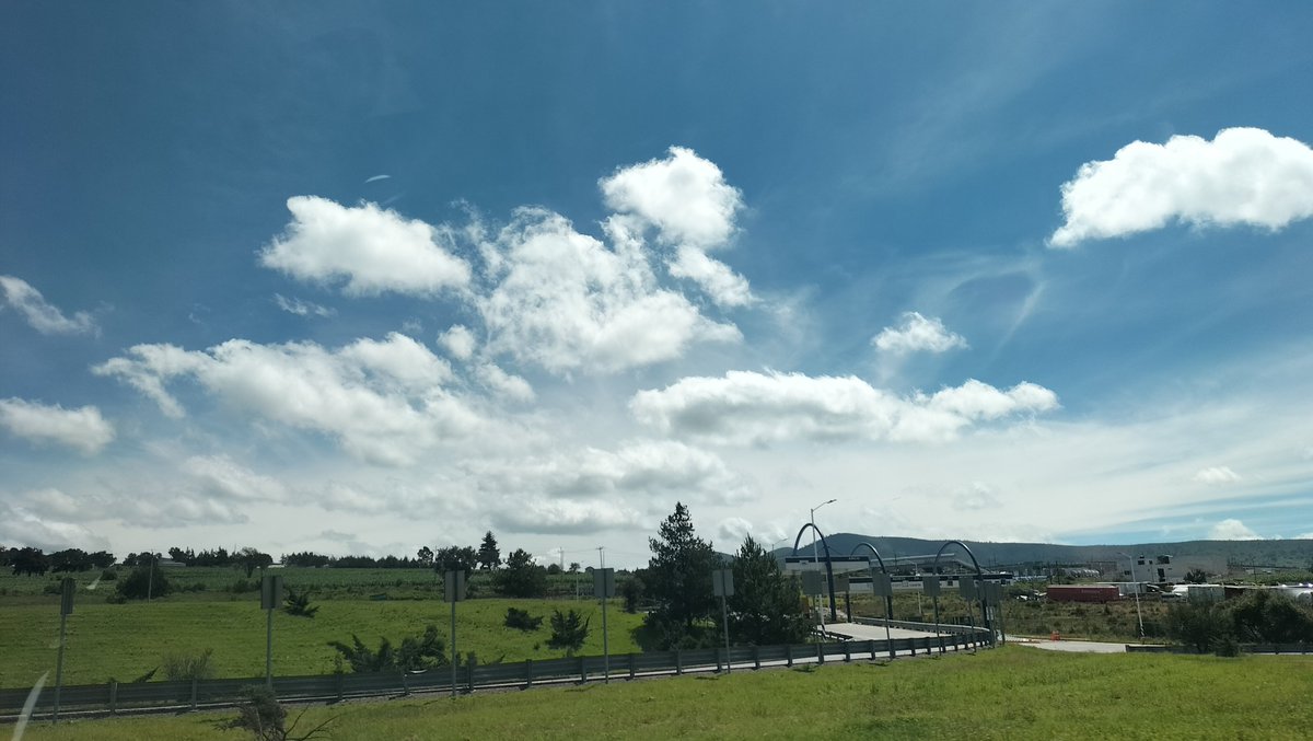 zamonazh78's tweet photo. Siempre es un placer y un espectáculo viajar por carretera! 
🌳🌲🤌🏻
#آئین_شکن_مقدس_گائے 
#viralvídeo 
#EdoMx
#Puebla
#Hidalgo https://t.co/IxHc8bDuBj