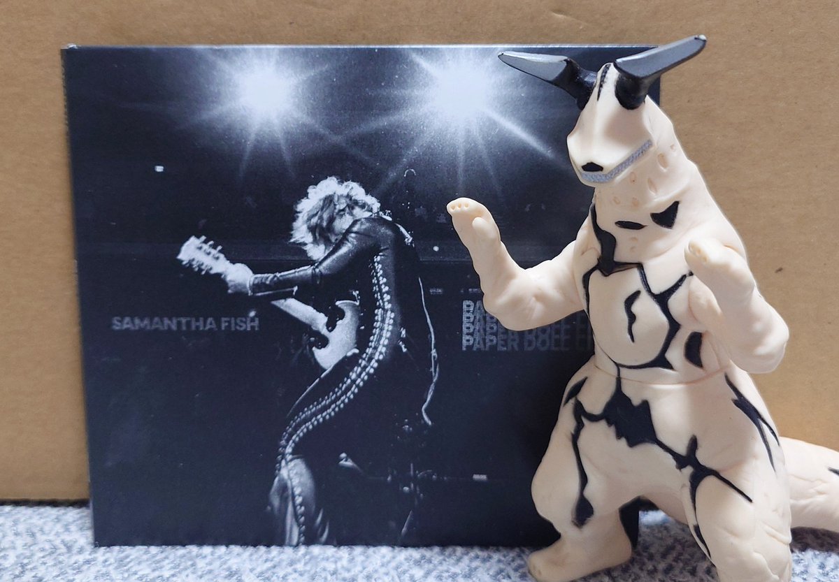 manabubu0421's tweet photo. さぁ~今日も楽しんじゃうぞ!な朝のスマイルチャージBGM🎵🎸
Samantha Fish
🎵Kick Out The Jams
Paper Doll Live. 2025
https://t.co/le1npKzB6Cより🎵
公式YouTubeでCD全曲(+1曲)のライブ映像が観られる📺
Blu-rayを出してほしい💿
#SamanthaFish https://t.co/hK4mT1flOr