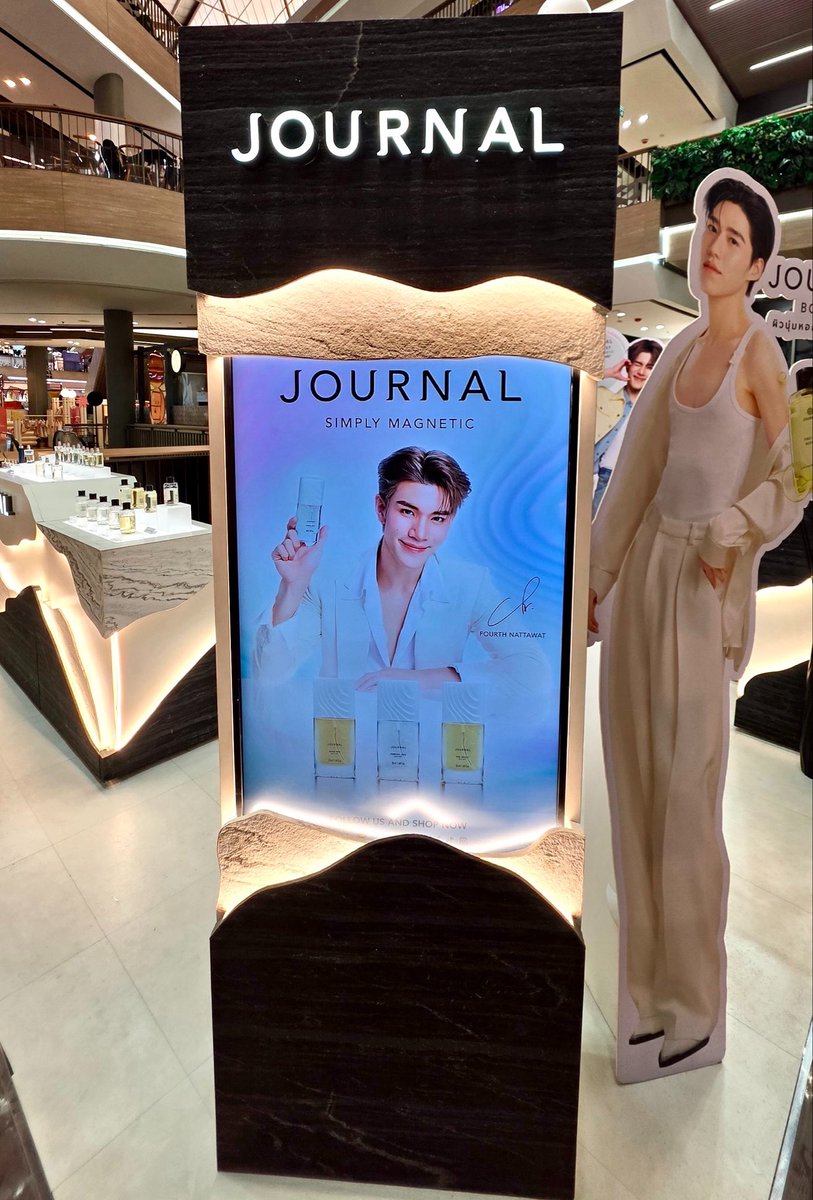ForSupFourth's tweet photo. คุณพรีเซนเตอร์ Journal Body Mist ที่ช็อป มีสแตนดี้น่ารักมากเลย ✨👀

แม่ๆแวะมาช้อปที่store ถ่ายรูปน้องโฟร์ทมาลงในแท็กกันได้นะคะ🫶🏻🤍

#JOURNALBodyMistxFOURTH
#Fourthnattawat #โฟร์ทณัฐวรรธน์ https://t.co/uGa3rPPapx
