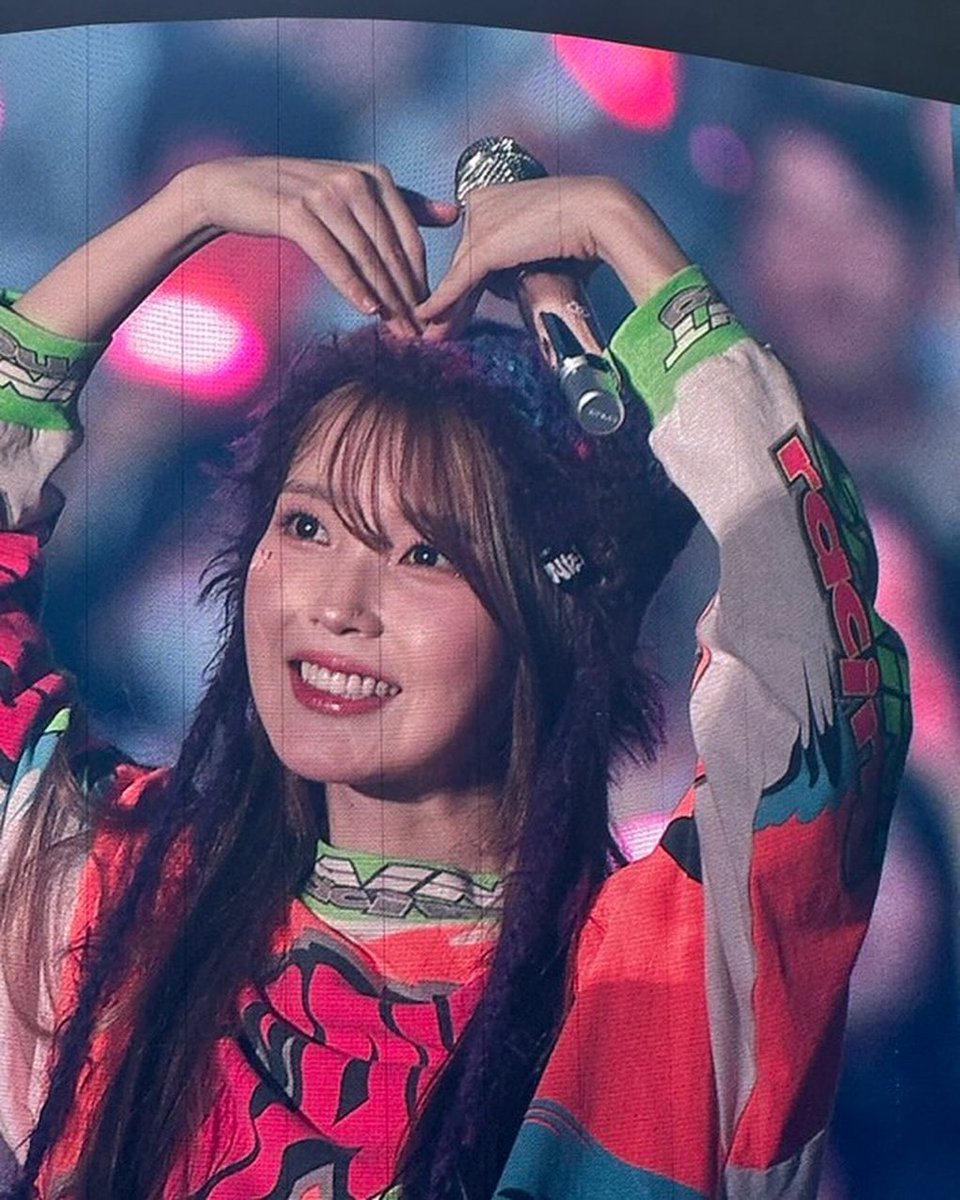 November_Rainy_'s tweet photo. She always smile brightly on her stage 😍 https://t.co/VvkHSkrGBJ