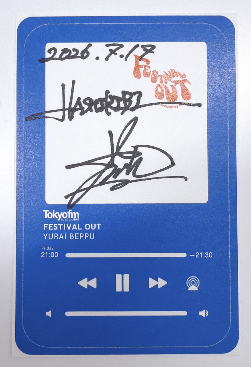 FESTIVALOUT's tweet photo. TOKYO FM📻
#FESTIVALOUT powered by Fanplus
今夜のゲスト #HASHIRIBI から
番組ステッカーにサインをいただきました🎁

＜応募方法＞
①@FESTIVALOUTをフォロー
②このツイートをRT
締め切り：7/23 (木)まで

@hashiribi_ofcl @tokyofm #別府由来 https://t.co/0ASAtsG8Nz
