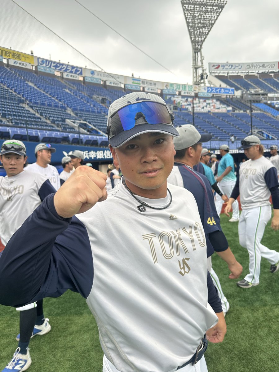 swallowspr's tweet photo. 本日このお二人がチームに合流しました！
今日から横浜DeNAベイスターズとの3連戦が始まります
応援宜しくお願い致します！！
#swallows
#燕心全開
#丸山和郁
#長谷川宙輝 https://t.co/wNEeMGbr07