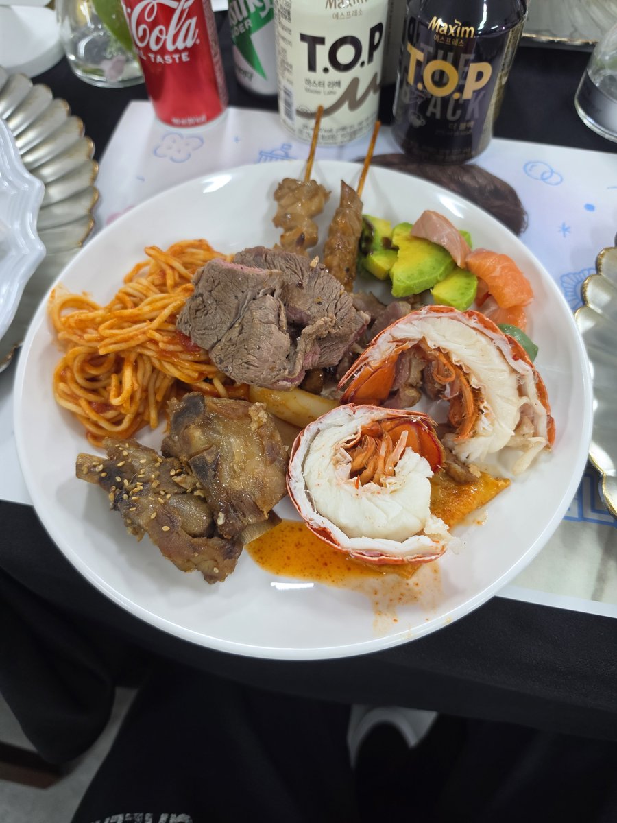 baxkgu's tweet photo. 밥차 대박이래ㅜㅜ큐ㅠㅜ ㄱㅇㅇ https://t.co/6S2HohLTMy
