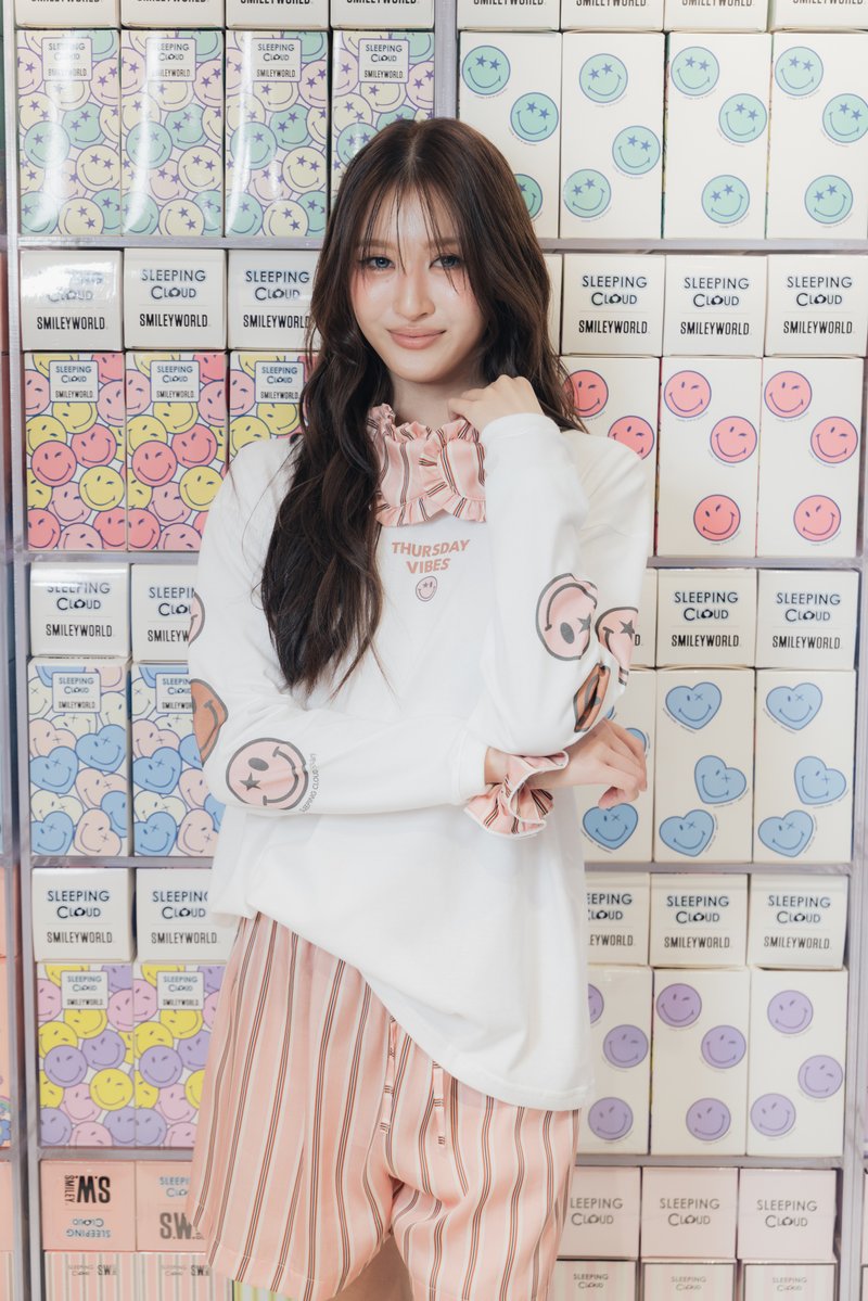 otpcnews's tweet photo. "โยโกะ อาภัสรา" - "วิว เบญญาภา" ร่วมเปิดตัวนวัตกรรม Lyocools™ CoolMode Fabric Technology ในงาน "The New Era of Sleepwear" ภายใต้แนวคิด "Beyond Sleepwear. Into Sleep Care."
YOKO AT SLEEPING CLOUD SIAM CENTER
VIEW AT SLEEPING CLOUD SIAM CENTER
#yokoapasra #viewbenyapa
#YokoxSleepingcloudSiamCenter
#ViewxSleepingcloudSiamCenter
#SleepingcloudTH
#SleepUpgrade
#CloudFriends
อ่านข่าวเพิ่มเติมได้ที่ https://t.co/1mgXgC7cJz