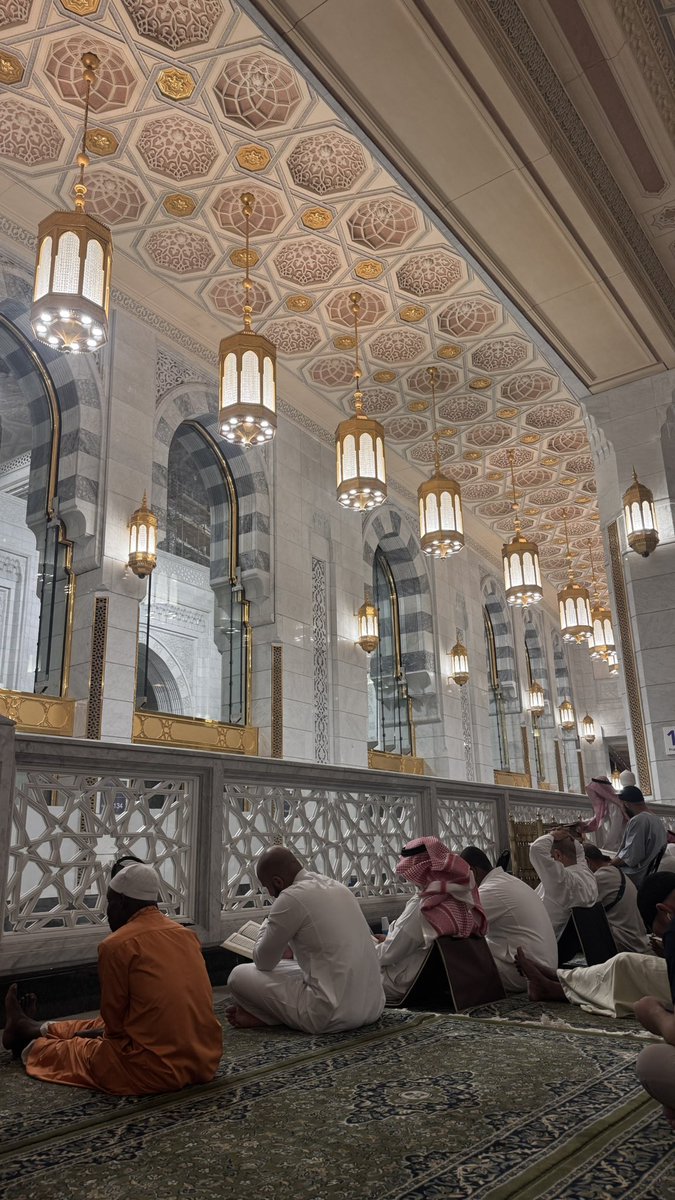 Yvhfn's tweet photo. «ومن علامات محبّته كثرة الصلاة عليهﷺ»
اللهُمَّ صَلَّ وسَلَم وبَارك على نَبِيِّنا مُحمَّد
 #يوم_الجمعه https://t.co/eVGY382Gl5