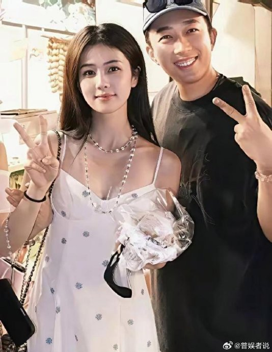 TaHh003's tweet photo. 白鹿被曝约满将于正公司后离巢单飞，计划转型挑战正剧市场，直接剑指杨紫的“90花顶流”地位。据传她已寻觅多位金牌军师重新规划事业版图，誓要争夺视后宝座。
来天机阁测你的MBTI，注册领积分换会员✨
📌 https://t.co/pKm58esocL
#白鹿 #于正 #离巢 #杨紫 https://t.co/XpFwGqdIk9