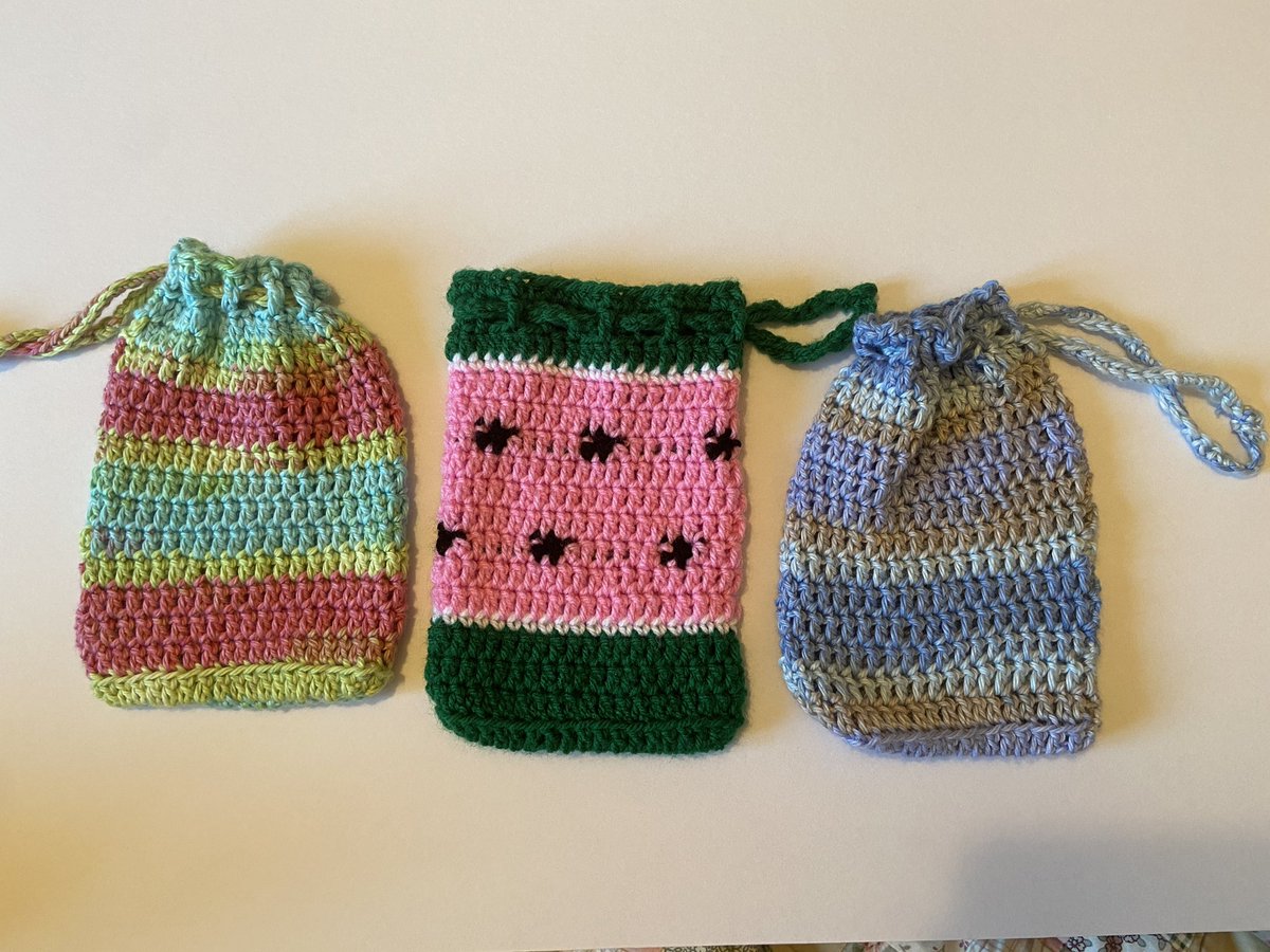 okthenwhatsnext's tweet photo. I went on holiday last week and used one of these these drawstring bags to keep my phone, passport and keys handy but safe around my wrist ✈️

Ready to buy in my #etsy shop or make your own with my pdf pattern 

https://t.co/HZhjeLaxc4

#earlybiz  #crochet #elevenseshour #etsy https://t.co/3eaki3XjNY