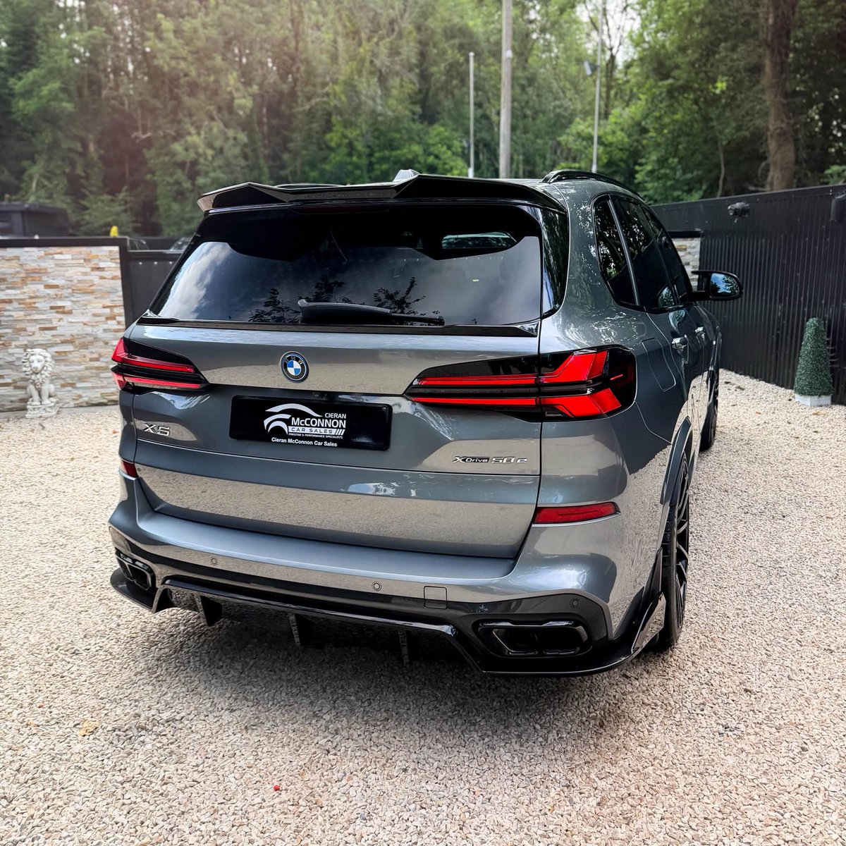 autochat360's tweet photo. Skyscraper Grey was made for the X5
Drive or Pass? https://t.co/ly11YDd9tn