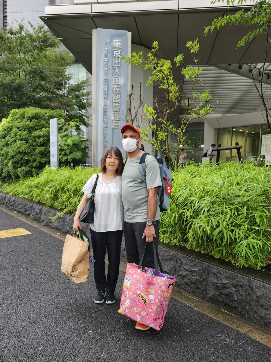 anti_poverty_NW's tweet photo. 大切な友人であり仲間であるナヴィーンさんは入管収容を解かれ、本日13時40分過ぎに妻のなおみさんともお会いできました。この間の皆様からのご支援、応援に感謝していらっしゃいます。 https://t.co/KdTp5LaLYj