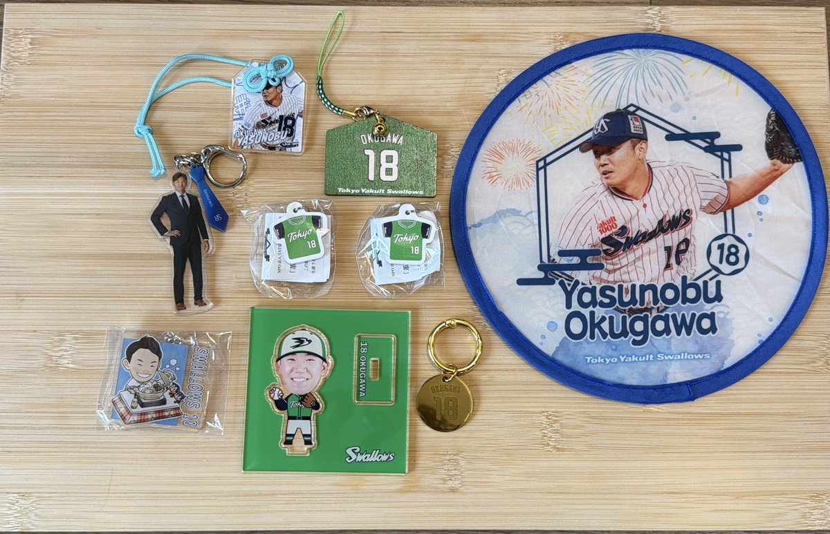 ystrade00's tweet photo. スワローズグッズ
譲 画像の18.20.21関連グッズ
求 定価
（スワポン:500円 ガチャガチャ:400円）

7/22.26での現地取引希望です。
検索からでもお気軽にお声掛けください🙇🏻‍♀️
#スワローズグッズ交換希望
#スワローズグッズ交換譲渡 https://t.co/eNemi3wUDH