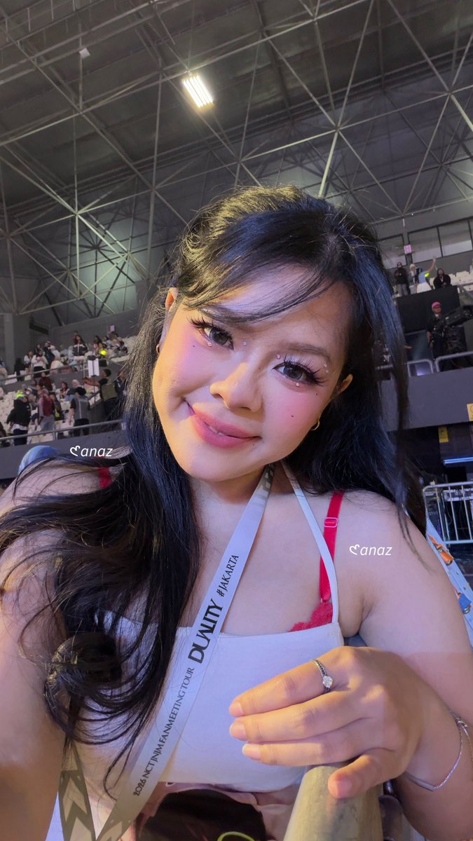 dearleehc's tweet photo. my photocards if i were an idol😼 https://t.co/q0Ejvpvd9S