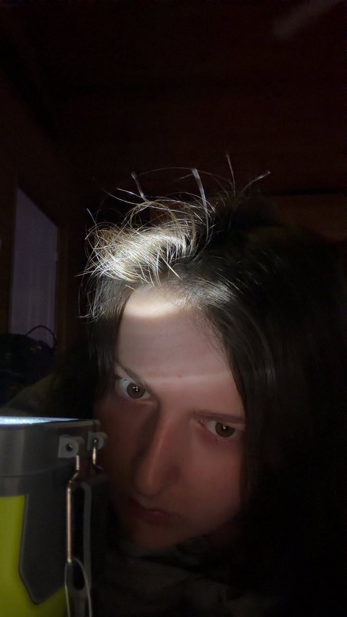 georgiarosedoe's tweet photo. me and my flashlight for the storm https://t.co/QQYzcpQAUA
