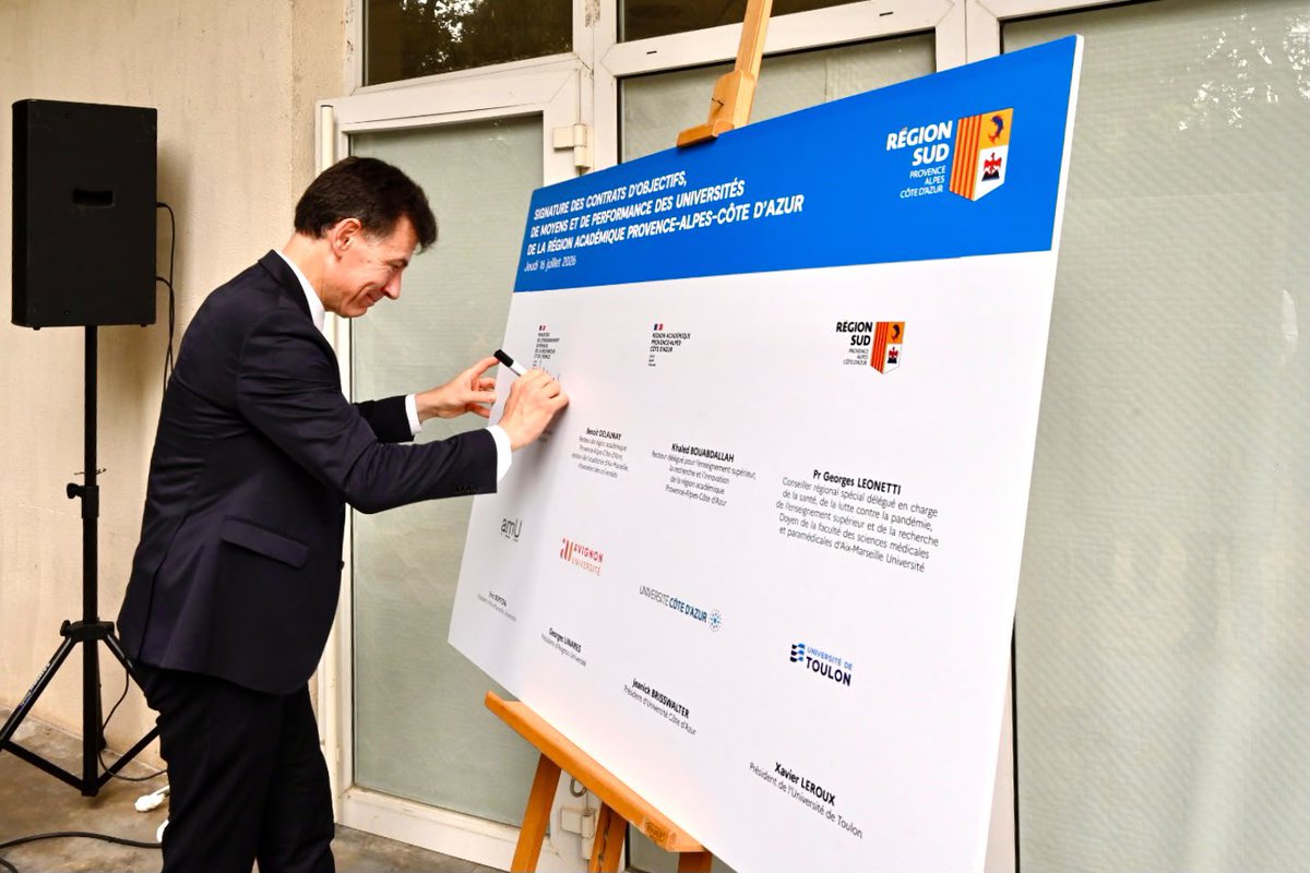 PhBaptiste's tweet photo. À Aix-en-Provence, signature des quatre nouveaux Contrats d’objectifs, de moyens et de performance (COMP) de la région académique Provence-Alpes-Côte d’Azur, aux côtés de la Région Provence-Alpes-Côte d’Azur, du recteur de la région académique, du recteur délégué à l’enseignement supérieur, à la recherche et à l’innovation, des présidents d’université et de l’ensemble des partenaires du territoire.

Après la Nouvelle-Aquitaine, cette nouvelle étape poursuit le déploiement des COMP sur l’ensemble du territoire.

Quatre universités, quatre modèles, une ambition commune : permettre à chaque établissement d’exprimer sa singularité au service de la réussite des étudiants et des territoires.

Cette dynamique s’accompagne d’un bonus contractuel de 13,35 M€ en 2026 pour accompagner les stratégies portées par les établissements.