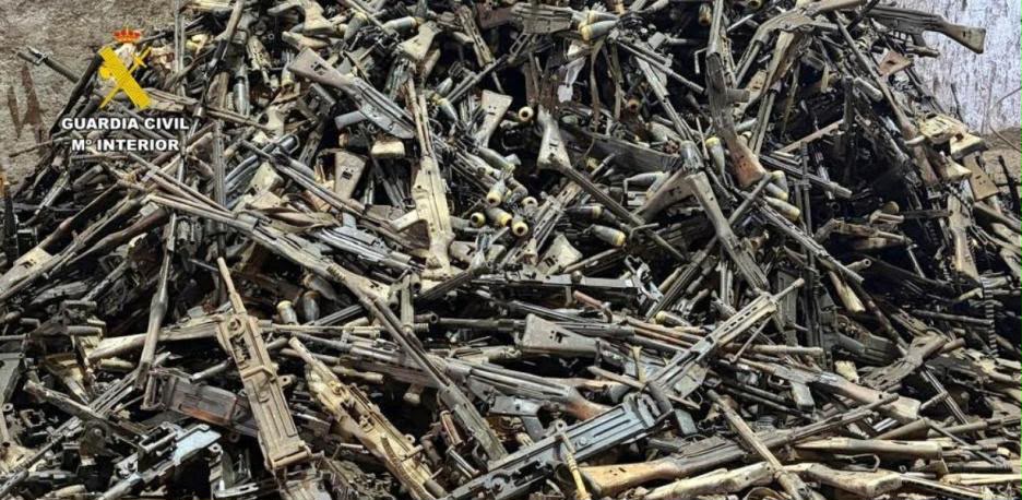 Jaes_GC's tweet photo. 🔎Más de 3.200 armas de fuego y 11.000 granadas de mortero han sido destruidas tras una compleja operación de catalogación, traslado y fundición supervisada por la Intervención de Armas y Explosivos de la #GuardiaCivil.

👮‍♂️Seguridad y control.
#jaes 
https://t.co/6aQUrfddsR https://t.co/bAv9X860qI