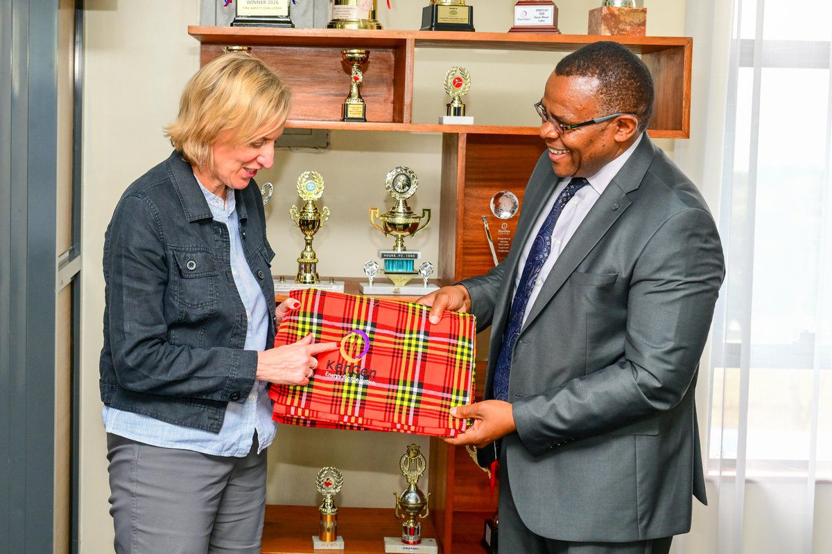 KenGenKenya's tweet photo. @KenGenMDandCEO, Eng. Peter Njenga, hosted the Chargé d’Affaires at the @USEmbassyKenya, @USAmbKenya - Susan Burns, for discussions on strengthening the long-standing energy partnership between Kenya and the United States. #KenGenPartnerships #EnergyDiplomacy #GreenEnergyKE ^EM https://t.co/OHQbi6KvZj