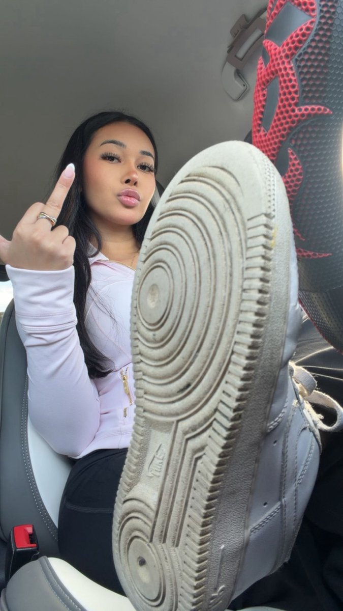 Kiss it now loser