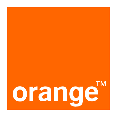 finbrain74824's tweet photo. Orange Belgique va quitter Bruxelles pour installer son siège en périphérie flamande.

Orange Belgique déménagera son siège social à Diegem en 2028, une décision qu'il justifie par la fin du bail actuel et des raisons pratiques. S'installer en Flandre ne faisait pas partie des critères de sélection, assure l'opérateur.

Après Proximus et Telenet, c'est au tour d'Orange de préparer ses cartons. Selon nos informations, l'opérateur prévoirait de déménager son siège social actuellement installé à Evere. Le changement d'adresse est prévu pour fin 2028. L'entreprise n'ira pas très loin puisqu'elle a jeté son dévolu sur Diegem, soit à une poignée de kilomètres du site actuel. Contacté, l'opérateur confirme le déménagement à venir.

Selon nos informations, l'opérateur viserait le bâtiment The Pulse, situé non loin de celui de PwC. Il a été développé par Ghelamco et Groep Bouwen. L'opérateur y occuperait l'entièreté de l'immeuble, soit 20.000 m². Orange n'a toutefois pas confirmé cette information. Actuellement, quelque 1.400 personnes travaillent à Evere.

"Le bail actuel arrive à son terme. Notre bâtiment ne répond plus aux normes techniques et environnementales", confie Sven Adams, le porte-parole d'Orange Belgique.

"Un déménagement nous permettra d'adapter nos besoins immobiliers au fil du temps, en fonction de l'évolution de nos méthodes de travail et de nos exigences organisationnelles", poursuit le porte-parole, qui avance également l'argument écologique. "Le nouveau site représentera une nette amélioration en matière de durabilité par rapport au site actuel et sera un atout majeur pour la réalisation de nos engagements environnementaux à long terme."

La Flandre, pas un critère...Vraiment ?

En optant pour Diegem, Orange quitte donc la Région bruxelloise pour la Flandre. "Pour notre recherche, nous nous sommes basés sur plusieurs critères clés (taille, timing, ESG, parking, accessibilité…). Le seul site répondant à ces exigences se situe à moins de 3 kilomètres de notre bâtiment actuel", indique Sven Adams. "Le choix n'était donc pas guidé par la recherche absolue d'un lieu en Flandre."

Le groupe profitera toutefois de la fiscalité avantageuse de la périphérie bruxelloise. Si le précompte immobilier est relativement similaire entre les deux Régions, aucune taxe communale et régionale n'est par contre prévue à Diegem en matière de bureaux. De même que pour les parkings, également exemptés d'imposition.

(in L'Echo)