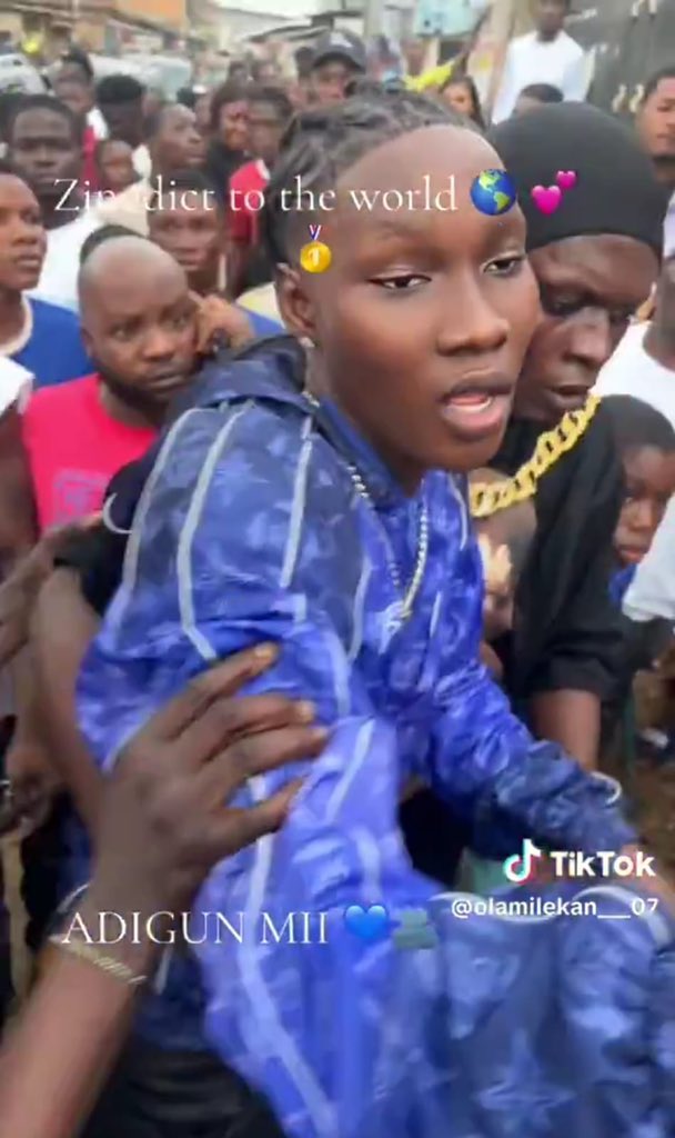GuyMr10's tweet photo. Zinoleesky back in the hood, since this guy left Marlian Records, he don dey fat 😂 https://t.co/C9EQHgdtUu