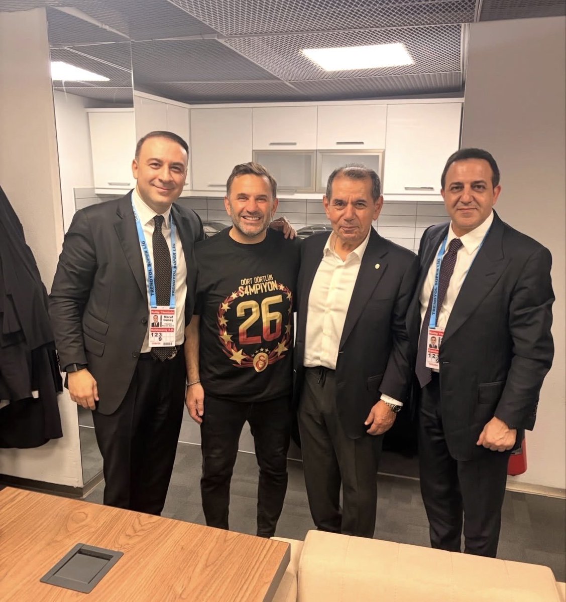 TekYolFener's tweet photo. Futbolda Bahis Soruşturması kapsamında gözaltı kararı verilen isimlerden biri olan Maruf Güneş, Galatasaray Sportif A.Ş. Başkan Vekili olarak şu an kulüpte görev alıyor.

Yöneticilik yaptığı dönemde kendi kulübünün maçına rakip takım lehine veya gol bahislerine 48 kupon oynadığı değerlendiriliyor.