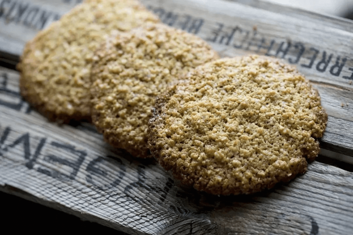 bicca_s's tweet photo. Craving something tasty My go-to crispy rice crackers are here to share—crunchy, salty, and way too addictive. Tag a friend who needs this snack in their life! https://t.co/cNZKYl0Hpx