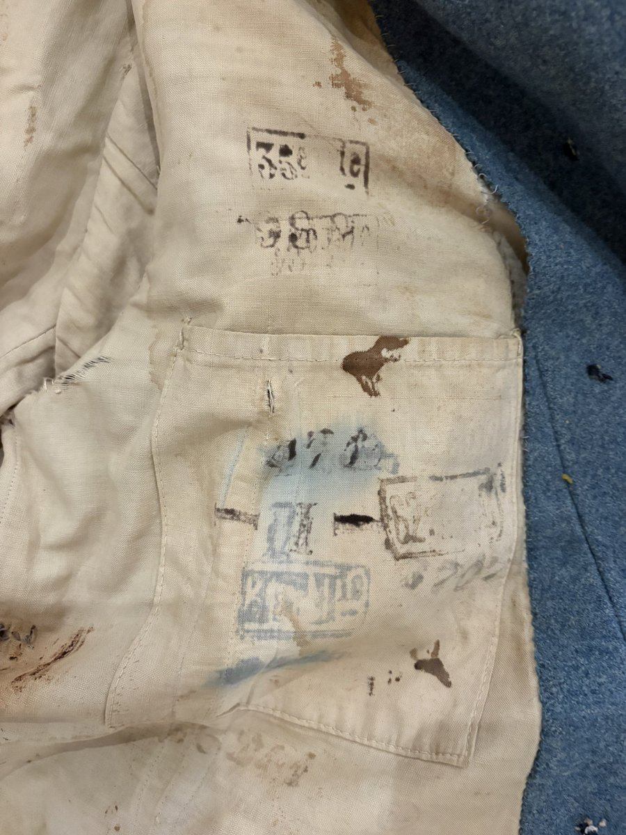 FealAtav's tweet photo. It’s with a heavy heart that I put for sale my original French WW1 coat Mle 15

Good condition but has seen some shit, several affectation stamps.

Needs a little care but nothing heavy 

Buttons are sadly post war replicas for cinemas/theater although a few original survived

I ship everywhere 

1500$ + shipping