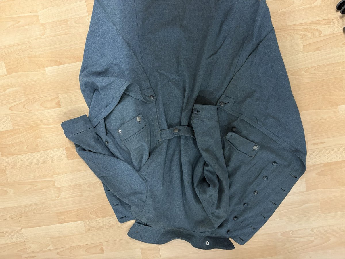 FealAtav's tweet photo. It’s with a heavy heart that I put for sale my original French WW1 coat Mle 15

Good condition but has seen some shit, several affectation stamps.

Needs a little care but nothing heavy 

Buttons are sadly post war replicas for cinemas/theater although a few original survived

I ship everywhere 

1500$ + shipping