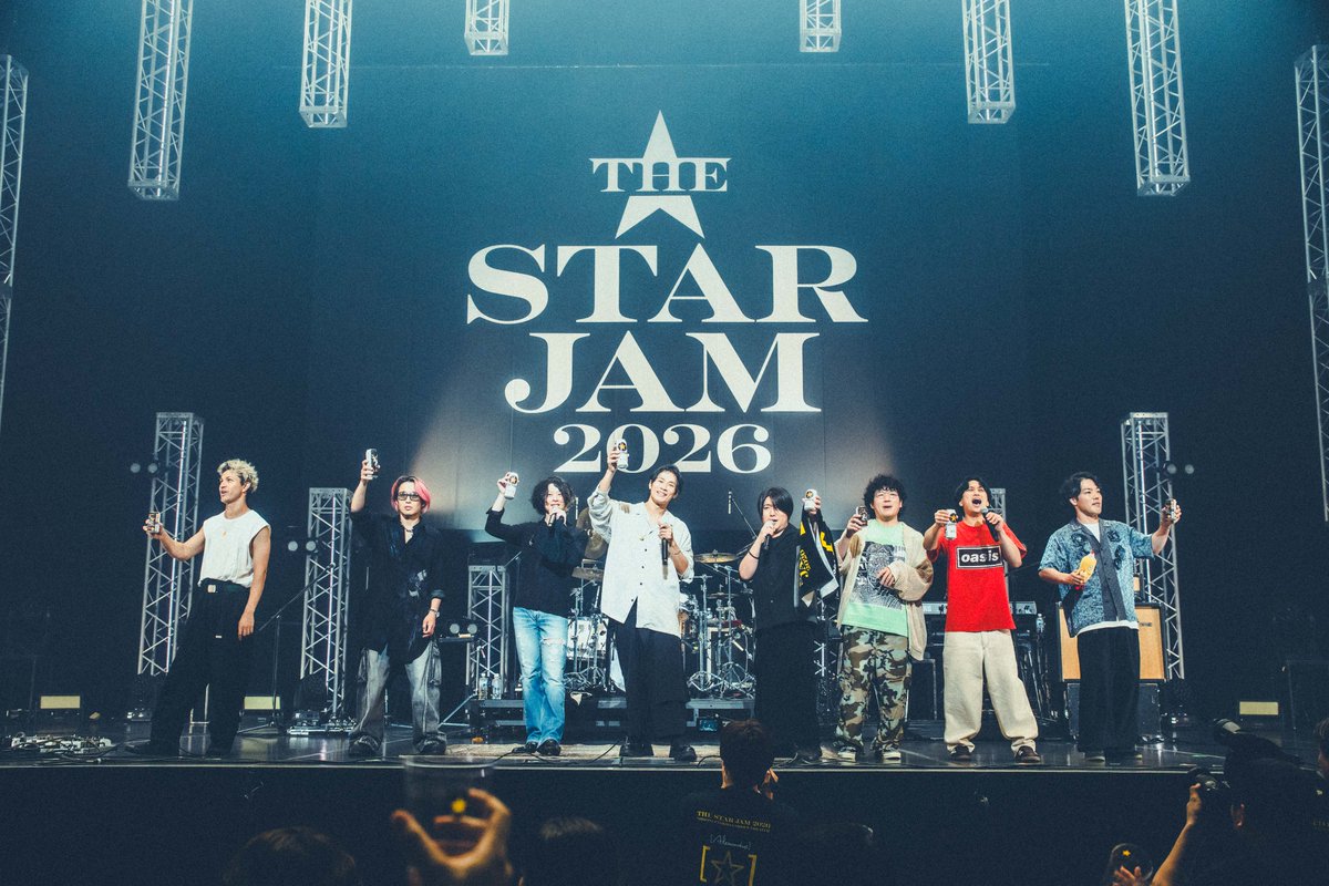 oricon's tweet photo. [Alexandros] × マカロニえんぴつ
一夜限りのスペシャルライブをレポート🎸
⠀
『サッポロ生ビール黒ラベル』が贈る
「THE STAR JAM」
珠玉のライブ空間に約6000人が熱狂❗️
https://t.co/6qjt3gGWfN
⠀⠀
＜PR＞
#黒ラベル #THESTARJAM https://t.co/ZQBwtj1FEg