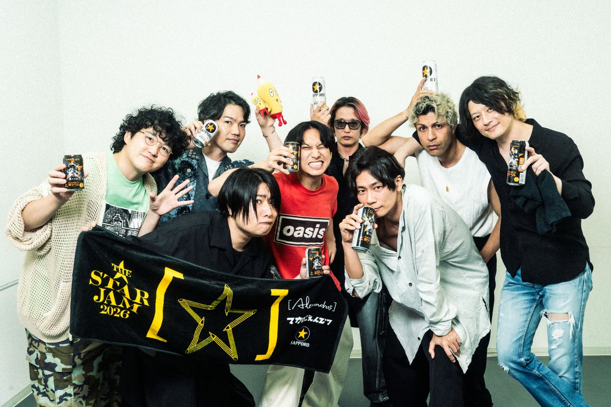 oricon's tweet photo. [Alexandros] × マカロニえんぴつ
一夜限りのスペシャルライブをレポート🎸
⠀
『サッポロ生ビール黒ラベル』が贈る
「THE STAR JAM」
珠玉のライブ空間に約6000人が熱狂❗️
https://t.co/6qjt3gGWfN
⠀⠀
＜PR＞
#黒ラベル #THESTARJAM https://t.co/ZQBwtj1FEg