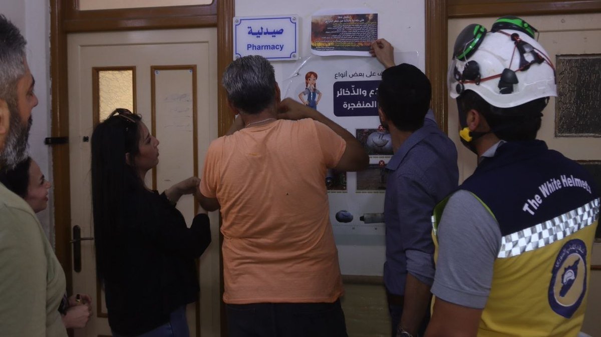 hamaaGov1's tweet photo. رسائل التوعية بحماية الغابات تصل إلى المؤسسات الحكومية في مصياف

أطلقت شعبة حراج مصياف، بالتعاون مع مركز الطوارئ وإدارة الكوارث في مصياف، مبادرة توعوية للوقاية من حرائق الأحراج، تضمنت توزيع بروشورات إرشادية على مداخل المؤسسات الحكومية، بهدف إيصال رسائل التوعية إلى أكبر شريحة ممكنة من المواطنين.

وتؤكد المبادرة أن حماية الغابات تبدأ برفع الوعي وتعزيز المسؤولية المجتمعية، من خلال نشر الإرشادات الوقائية والحد من مسببات الحرائق، بما يسهم في الحفاظ على الثروة الحراجية وصون الموارد الطبيعية.

#محافظة_حماة