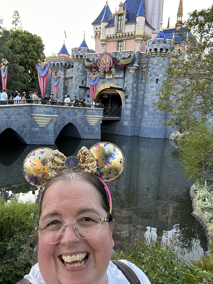 AddictedDisney's tweet photo. On July 17th 1955, Walt Disney stood in front of his dream and opened the very first Disney theme park — and the world has never been the same since!
Happy Birthday Disneyland — thank you for 71 years of magic! 

#DisneylandBirthday #Disneyland #DisneyParks #DisneyHistory https://t.co/XNleIbyWMi