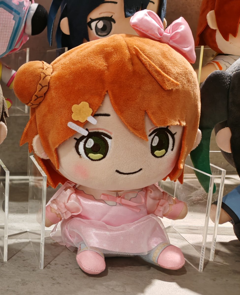 kitsuneyuri_tr's tweet photo. ぬいの宿命だけど結構個体差ありそうだなぁ。
ちょっと角度付いちゃってるけど、モディぽむの方がもちもちしてそうだった。 #虹ヶ咲 https://t.co/fgbeZNyMOL